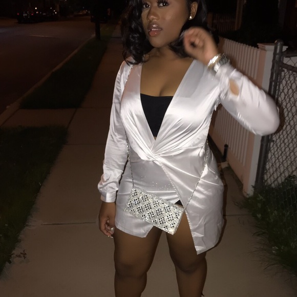 White dress - Picture 1 of 2